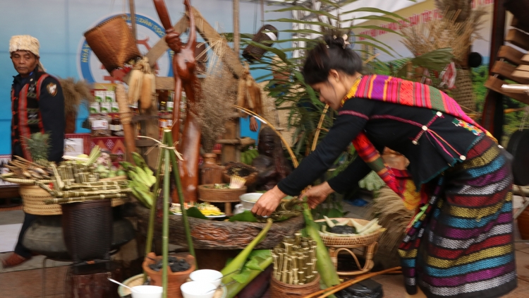 Bảo tồn văn hóa, phát triển du lịch vùng tây Quảng Trị