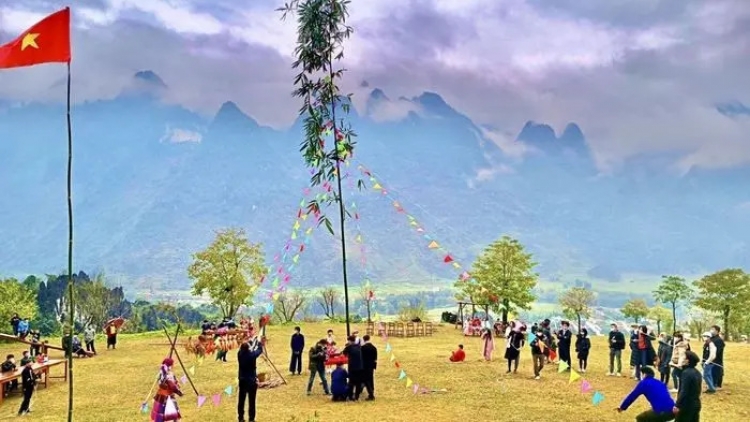 PỈ NOỌNG CẦN NÙNG PHÀN SLÌNH DÚ HOẸN ĐỒNG HỶ (THÁI NGUYÊN) CHƯỚNG CHẮP LẸ HỘI ÓC PÒ CHANG SLÌ XUÂN PI MẤƯ