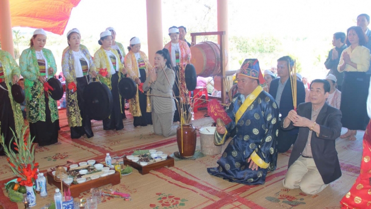 Những ngôi đình Mường nối liền thế kỷ  