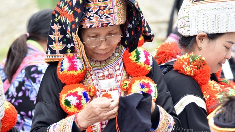 Lầy tzình páo dung chủ nhật 