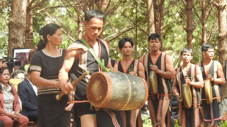 Eo muôi ngiế kuan tâi