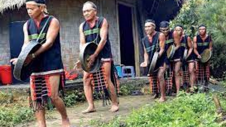 Rnê bu ur druh (Ca ngợi vẻ đẹp cô gái)