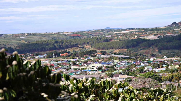 Pơjing tơring tơrang 'nao tơ̆ Tà Nung