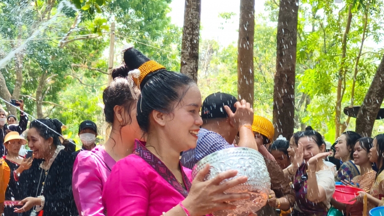 Têt Bunpimay tơ̆ Buôn Đôn tơguăt joh ayŏ tơring sơlam teh