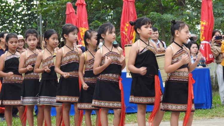 Bài hát cho tuổi hồng