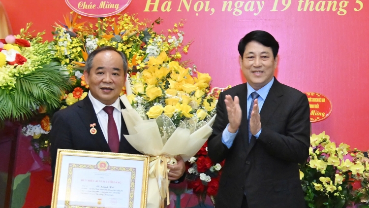 Khua lăn čar Lương Cường mđup brei Anăn knăl 40 thŭn Đảng kơ Khua adŭ bruă Khua lăn čar 