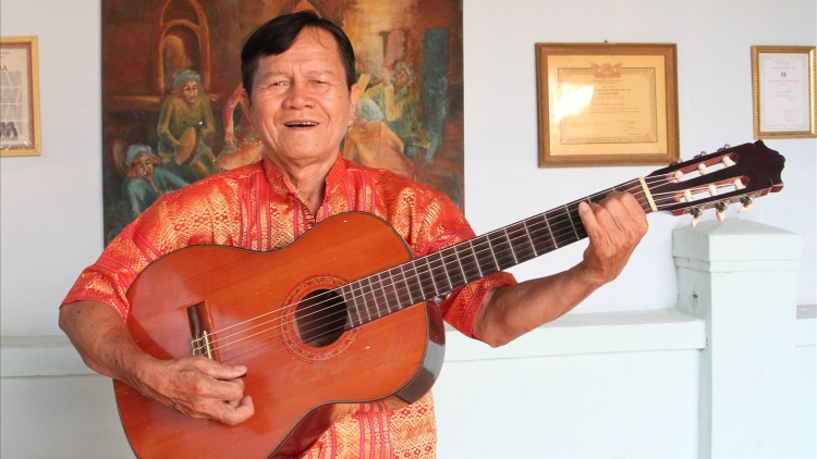 NGHE SI UU TU AMƯ NHÂN SAONG KADHA ADAOH “PALEI CAM DHAR PHOL WA” 