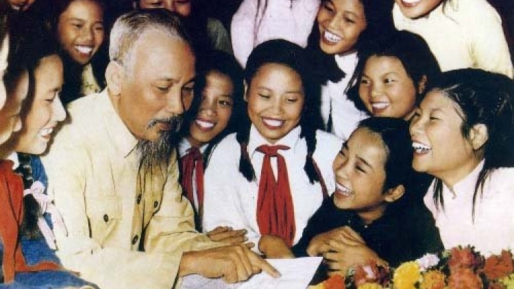 Ca ngợi Bác Hồ