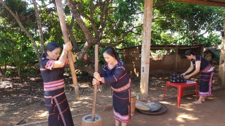 Tơlơi adoh Jarai đưm bơni kơ ƀing tơdăm