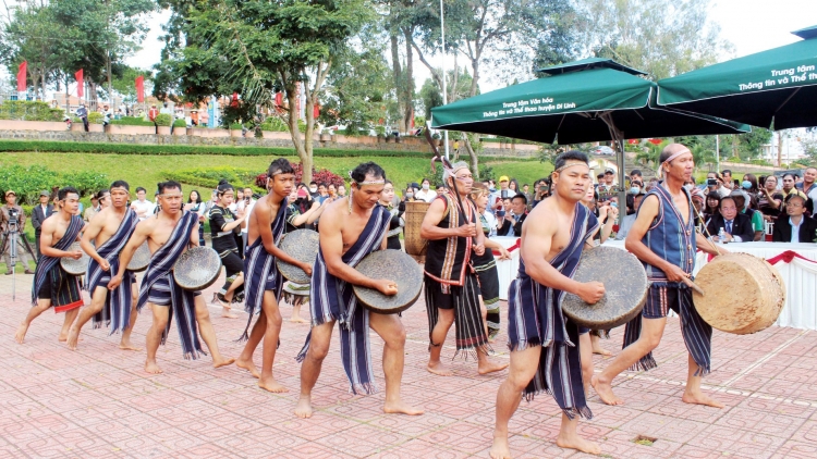 Mờr bơyai lơh Ngai Niam chài Lâm Đồng tàm Hà Nội  