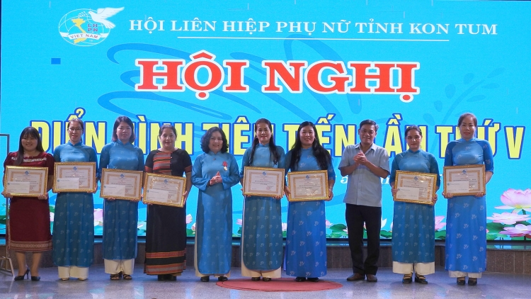 Phung mniê Kon Tum ngă klei Awa mtă, čŏng pô đĭ kyar kluôm dhuôm 