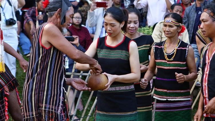 Hdơr kơ Awa (Nhớ ơn Bác) 