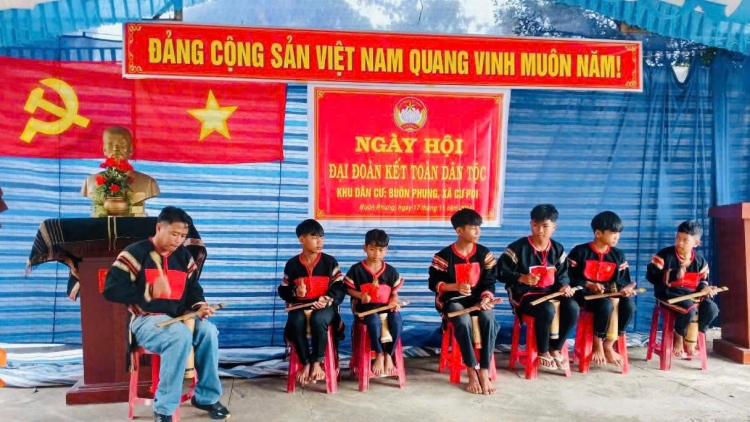 Êkei êdam Êđê kriê pioh kjăp kdrăp tông ayŭ djuê ana mơ̆ng đưm