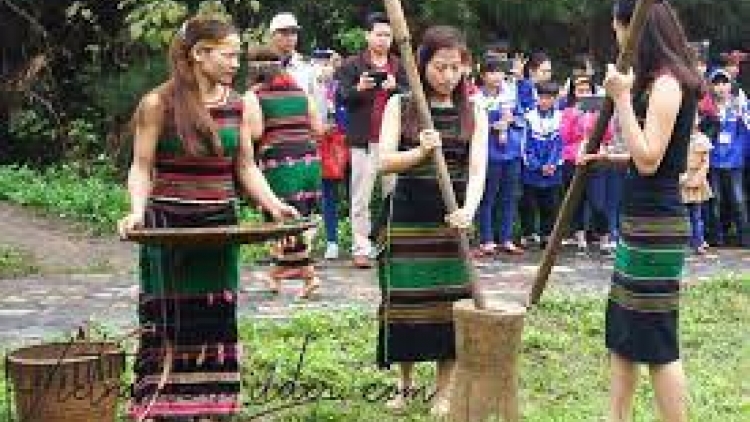 Tung dế ihiâm dêi ngế droh