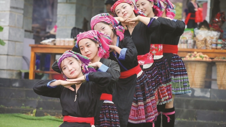 ILAMO CIH RALING ANGAOK KHAN BAI DI BHAP BANI BANGSA MONG