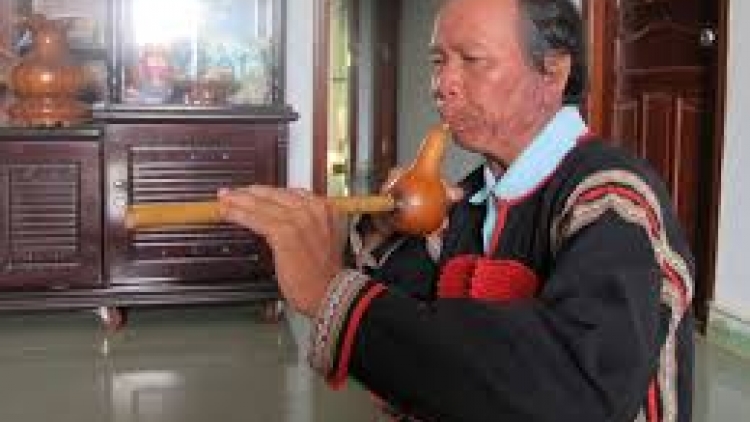   M’ak bi tuôm (Mừng gặp mặt)