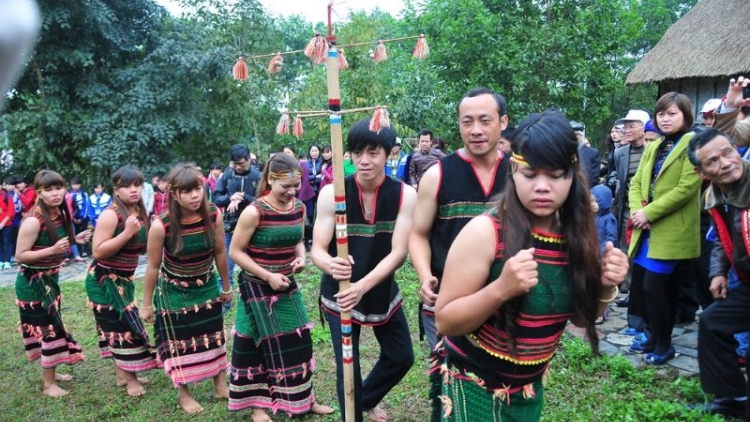 Xiâm kối ai pơlê Rlong Phe