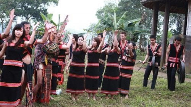 Jờng rơ cau ling (Ca ngợi anh Bộ đội)