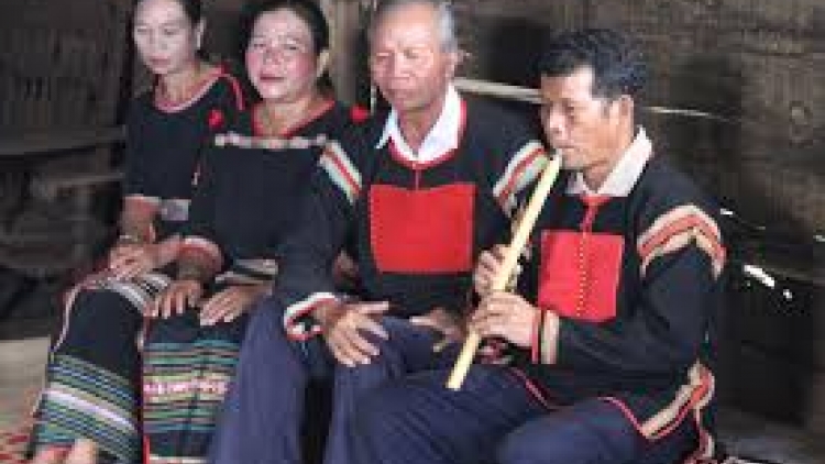 Bi mni kơ Awa Hô (Ca ngợi Bác Hồ)