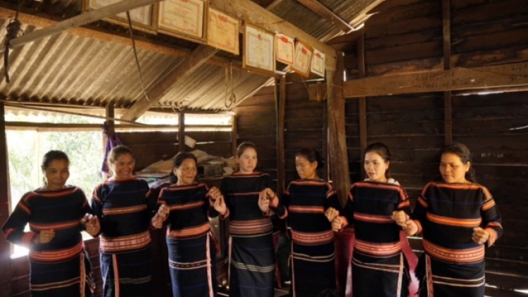 Rơngôt thâo jing hning kơ adơi  (Nhớ em không nói nên lời)