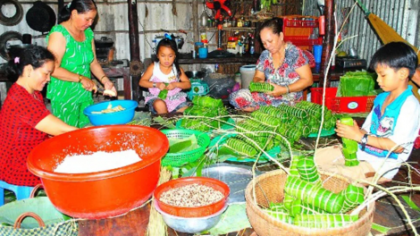 បណ្តាមុខប្ហូបប្រពៃណីបានបងប្អូនខ្មែរធ្វើសម្រាប់ទទួលទានក្នុងឱកាសបុណ្យចូលឆ្នាំថ្មី