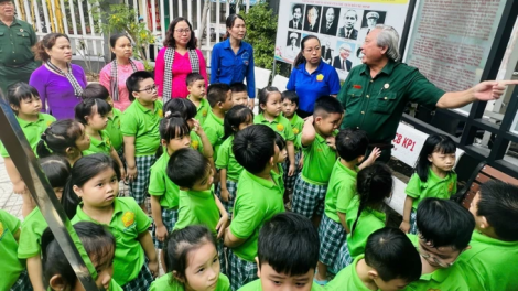 PAMBAK LABIK ILAMO HO CHI MINH DALAM YAOK JALAN SIT