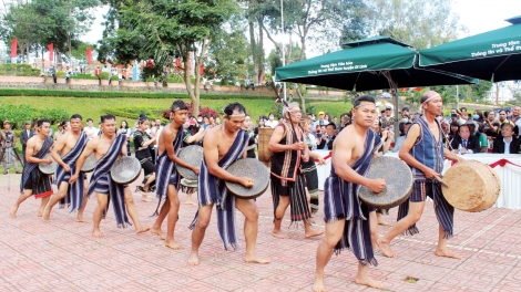 Mờr bơyai lơh Ngai Niam chài Lâm Đồng tàm Hà Nội  