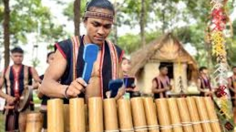 Jờng rơ Kač màng (Ca ngợi Cách mạng)