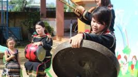 M’ak bi tuôm (Mừng gặp mặt)