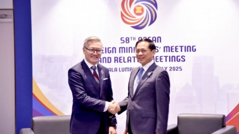 Phŏ Thủ tướng Bùi Thanh Sơn tơƀơ̆p 'nguaih kơ Hop akŏm Ƀô̆ trương jang tơbôl ASEAN 