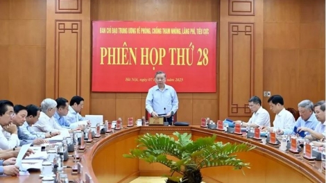 Tổng Bí thư Tô Lâm pơm tơm ‘Măntg hop akom Khul kơdră chĕp pơgơ̆r Trung ương găh tang găn sa pơgơ̆m pơjĭp, pơhoach brăh brư, pơm tơdrong glăi