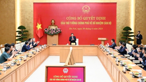 Thủ tướng chính phủ Phạm Minh Chính ntăm n’hao an cán bộ