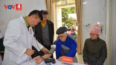 Những tấm gương sáng về y đức ở vùng đồng bào DTTS
