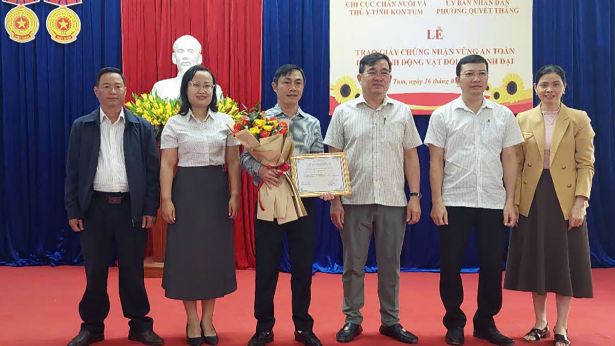 Nâng cao nhận thức và hành động của người dân là một trong những yêu cầu quan trọng để thành công trong việc xây dựng vùng an toàn dịch bệnh dại