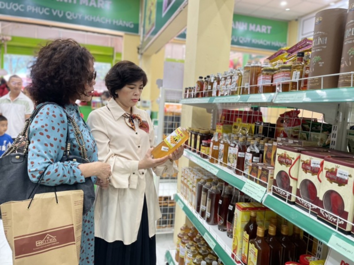 Thị trường hàng nông sản đặc trưng của tỉnh Đắk Lắk khá đa dạng, phong phú về chủng loại, giá cả hợp lý.