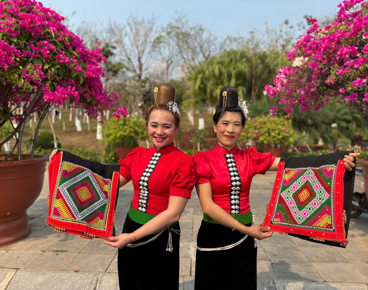 Piêu là bộ phận không thể tách rời trong trang phục của người phụ nữ Thái đen