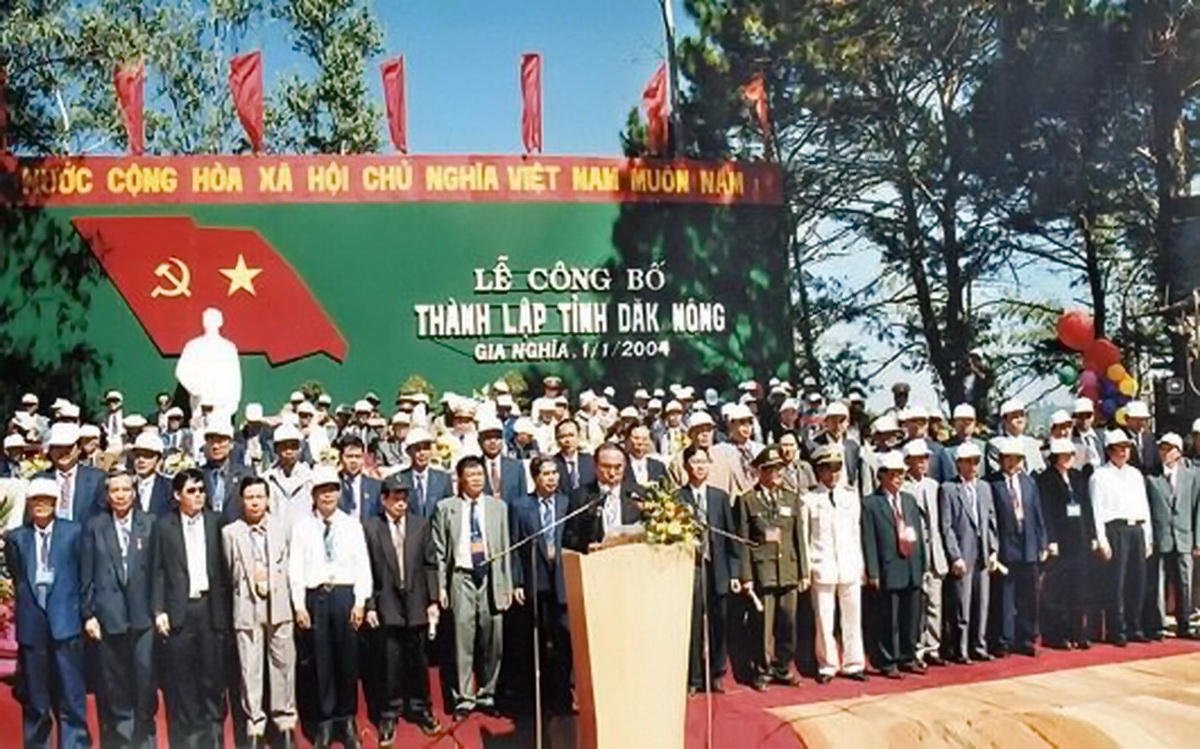 Lơ 1/1/2004, tơring čar Dak Nông phrâo akŏ pơdong glăi tui Hră pơtrun mrô 23 lơ 26/11/2003 khua mua pơ ala mơnuih ƀôn sang dêh čar tal 11