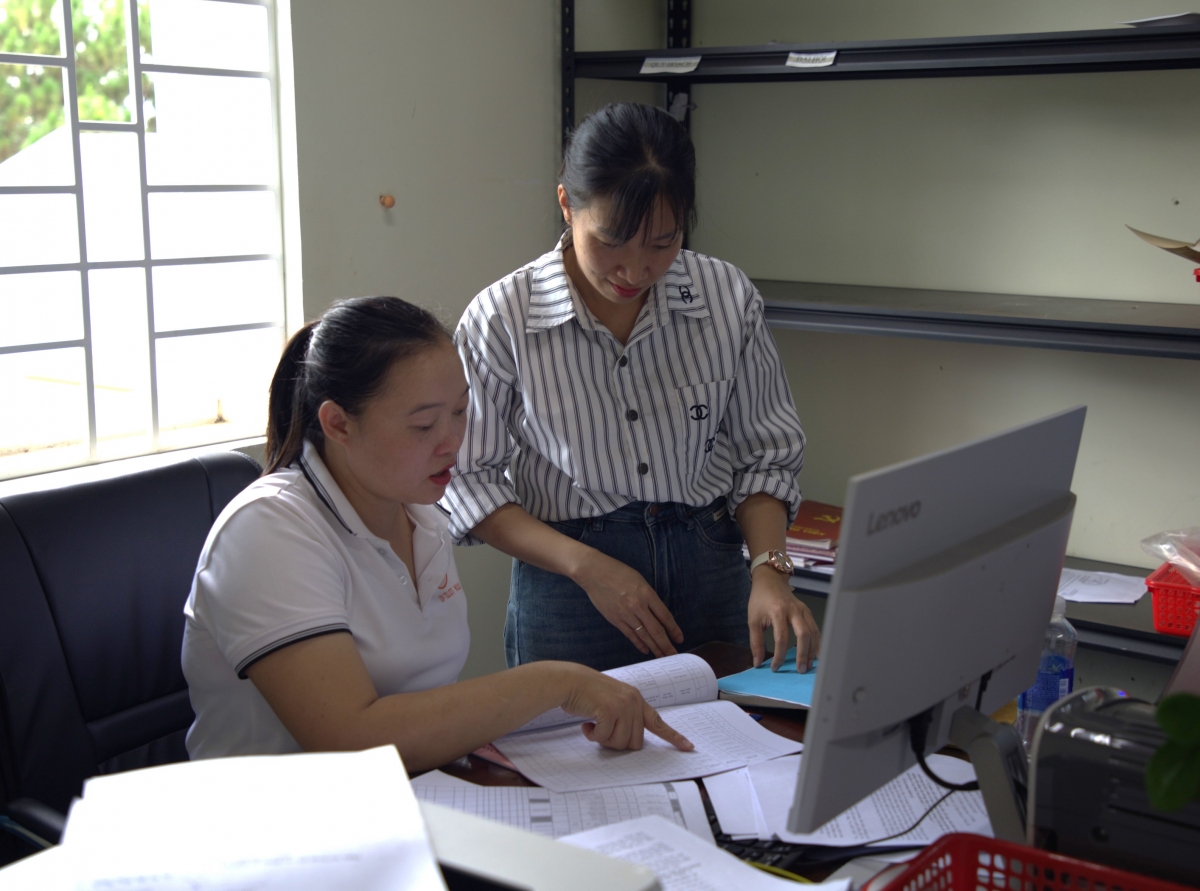 Công chức phường Nam Gia Nghĩa (Dak Nông) nchrăp dơn nău kan mhe