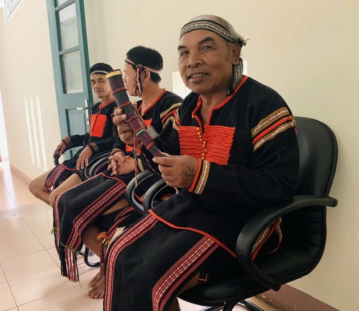Mơnuih kơhnăk gru đưm Y Dăk Niê (Ơi H’Ñăm) ƀuôn Sŭt Mđưng, să Čư̆ Suê, tơring glông Čư̆ Mgar, tơring čar Dak Lak