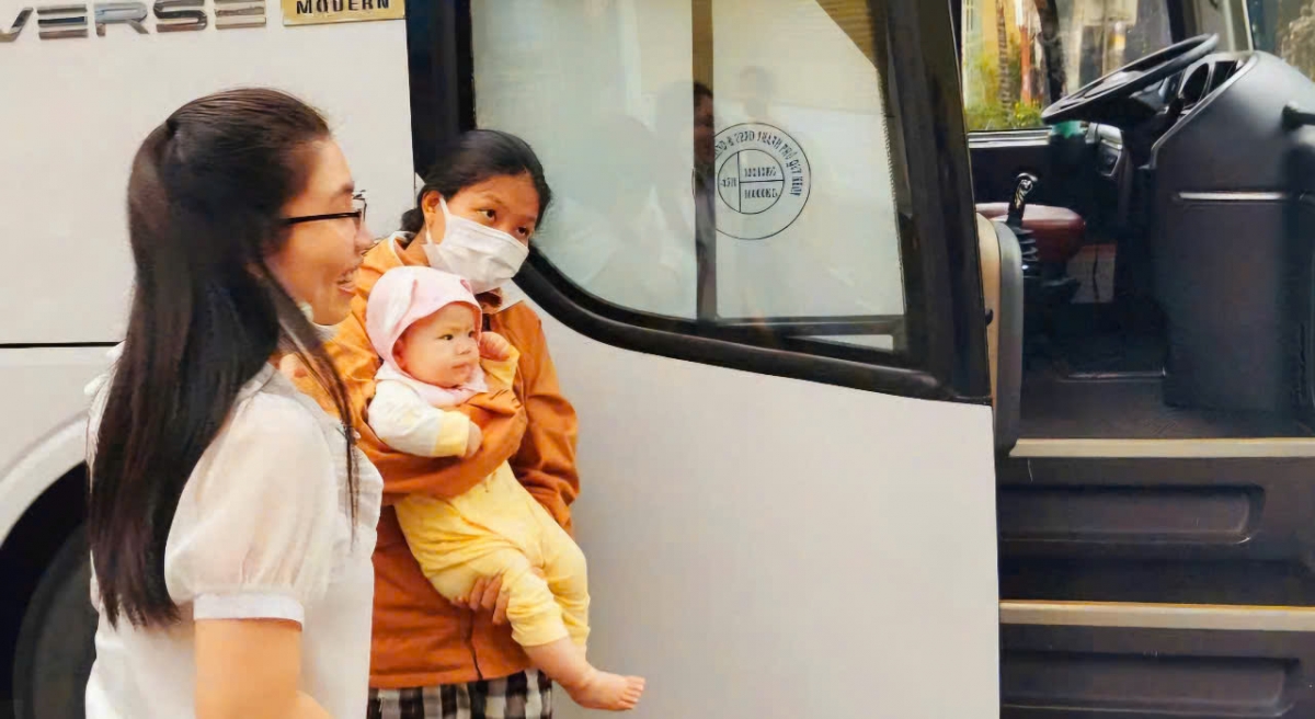 Hên rơpŏng djâ dêi kuăn ối kŭn troh a tíu xiâm pêi cheăng tơnêi têa, vâ tơniăn rak ngăn.