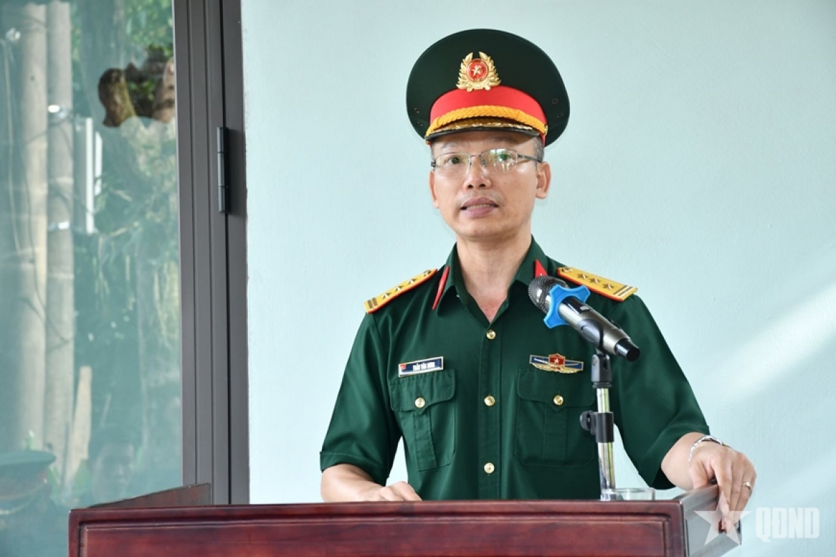 Thượng tá Trần Văn Hưng, Chính ủy Đoàn Kinh tế - Quốc phòng 79 phát biểu tại lễ bàn giao. Ảnh: qdnd.vn