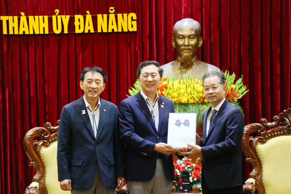 Khul tang măt Quốc hội Hàn Quốc năm ngôi tơ̆ Đà Nẵng, hơtŏk tơdrong jang hơdoi năm truh APEC 2025