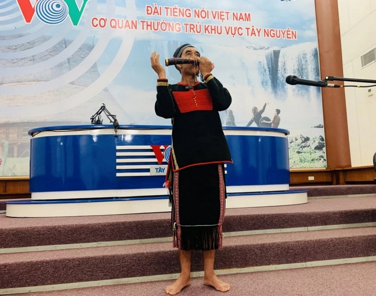 Urang nghe nhan hu angan Ama Đam