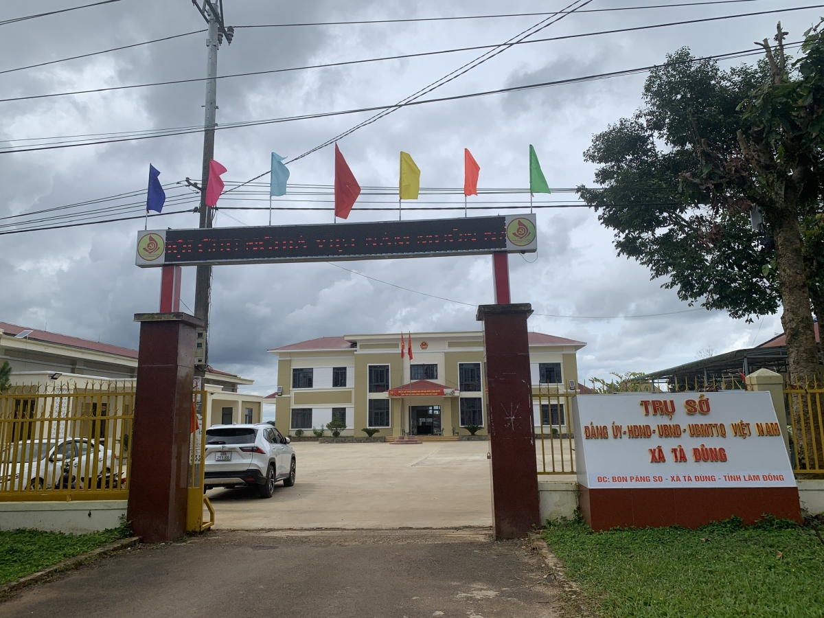 Sàh Tà Đùng gam sồr tam gơl pa jăt gùng dà sền làng bol, mpồl lơh sa kă bro là cau năc nàng drơng broă niam rlau
