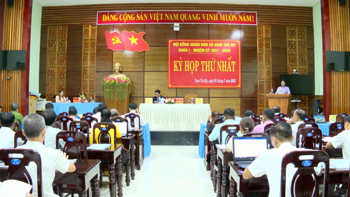 HĐND xã Nam Trà My tổ chức kỳ họp thứ I, nhiệm kỳ 2021 - 2026. Ảnh: TRUNG -LÊ