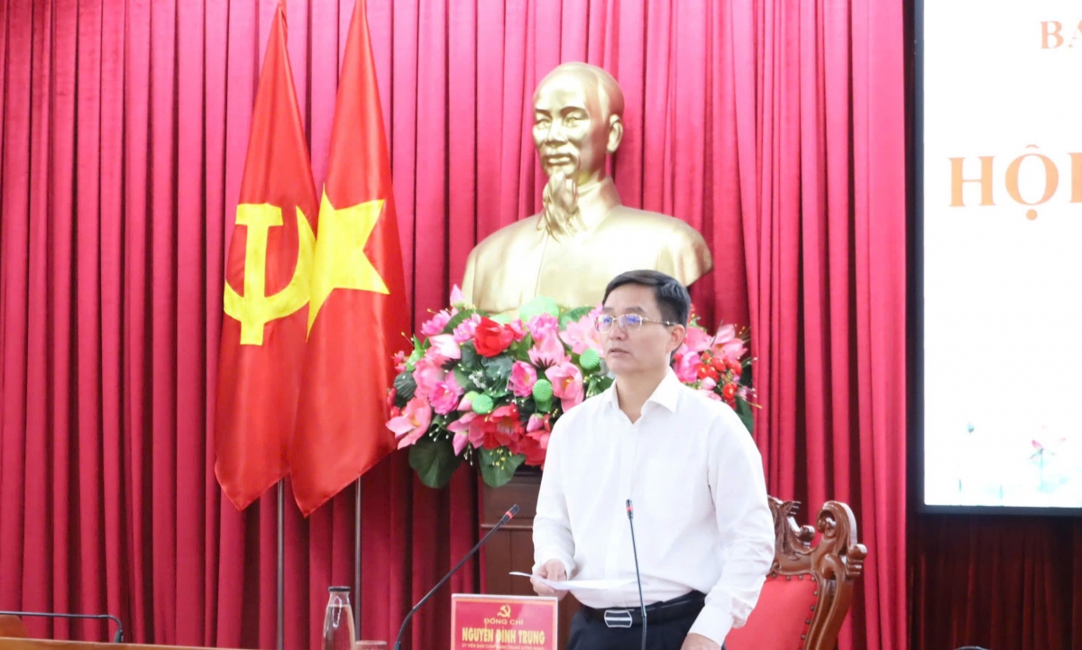 - Khua bruă Đảng čar Dak Lak Nguyễn Đình Trung blŭ hrăm ti anôk bi kƀĭn