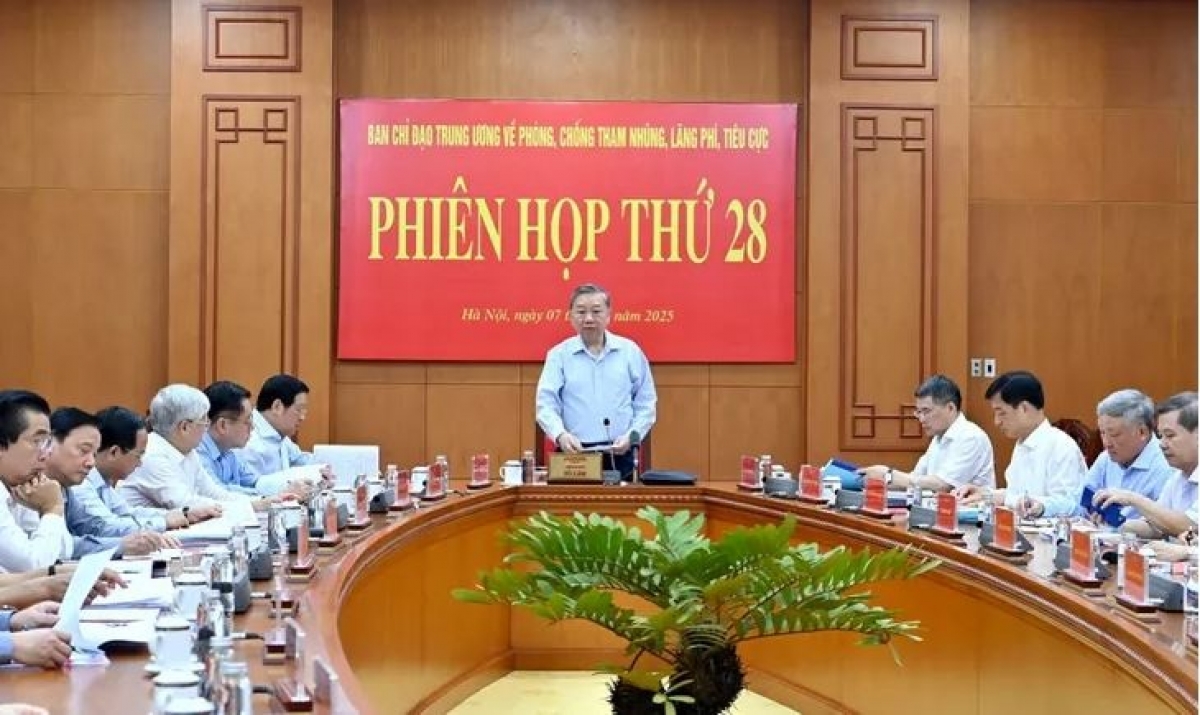 Tổng Bí thư Tô Lâm iung pơma pơrô̆ jang tơ̆ hop akŏm.