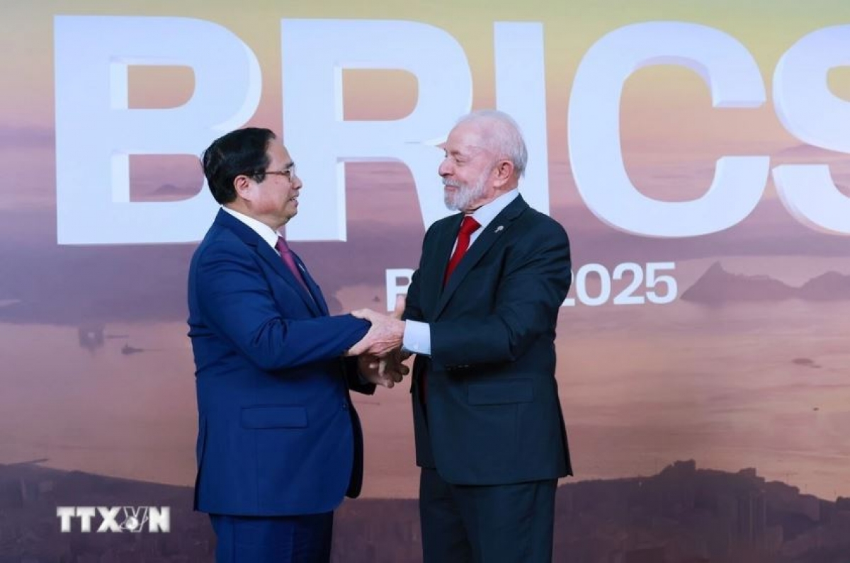 Pôa Lula da Silva, Kăn xiâm pơkuâ kong têa Brazil tơdah pôa Phạm Minh Chính, Ngế pro xiâm hnê ngăn tơnêi têa veăng hôp tơpui tơno tơdroăng kal BRICS 2025
(Um: TTXVN)