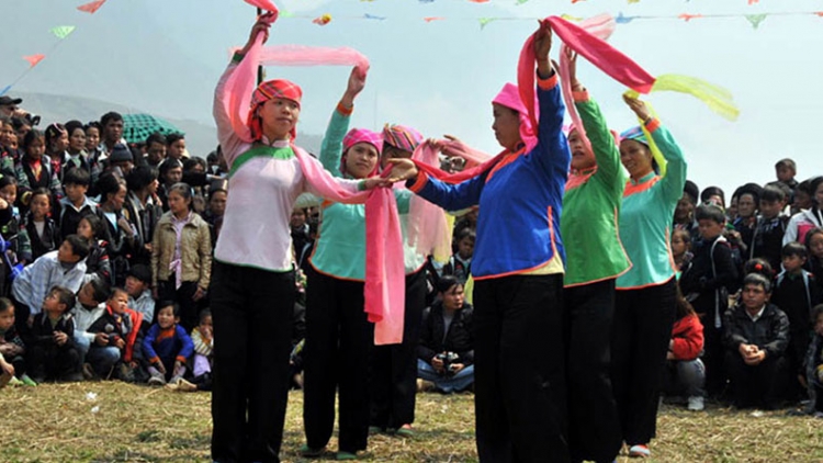 Những điệu múa của người Giáy ở Lào Cai