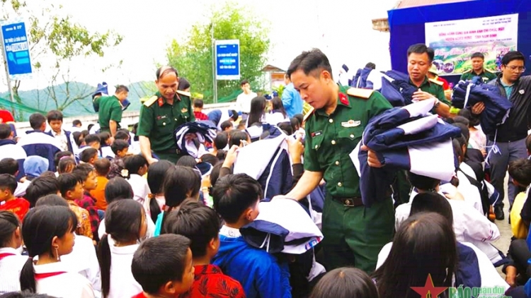 Đồng hành cùng học sinh vùng biên giới tỉnh Lai Châu 